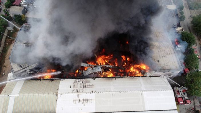 d Bursa'da elyaf fabrikasında yangın
