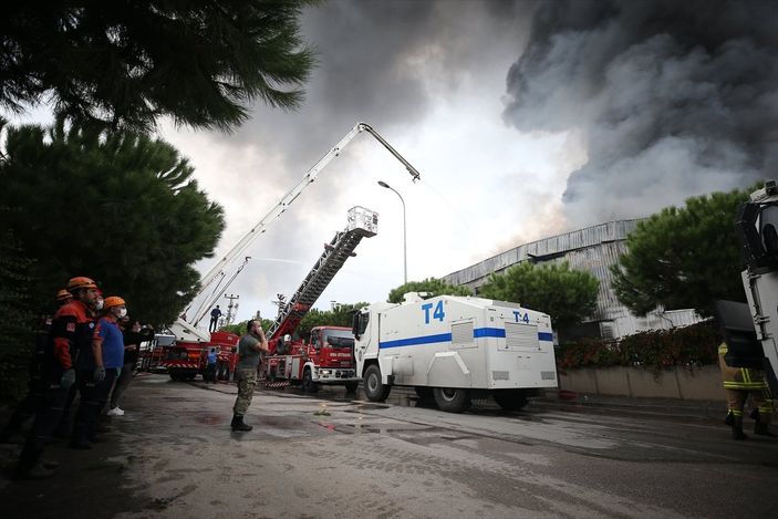 a Bursa'da elyaf fabrikasında yangın