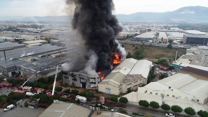 d Bursa'da elyaf fabrikasında yangın