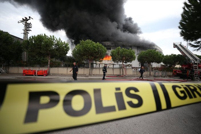 a Bursa'da elyaf fabrikasında yangın