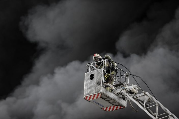 a Bursa'da elyaf fabrikasında yangın