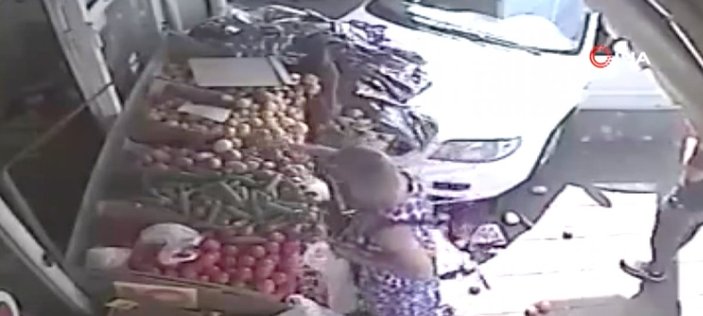 İsrail’de aracın çarptığı kadın hiçbir şey olmamış gibi alışverişe devam etti