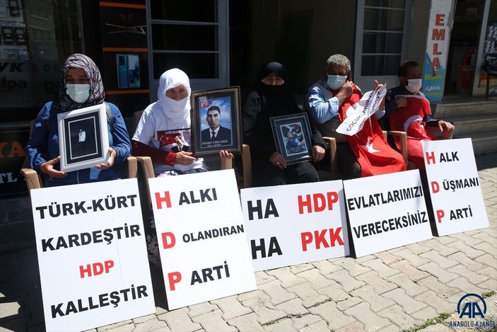 Evlat nöbetindeki ailelerin HDP direnişi