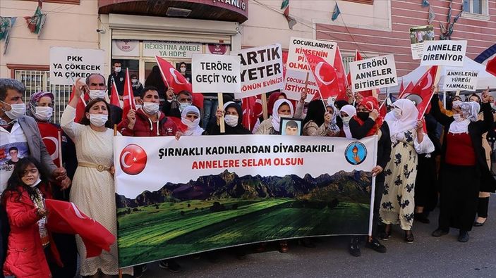 Evlat nöbetindeki ailelerin HDP direnişi
