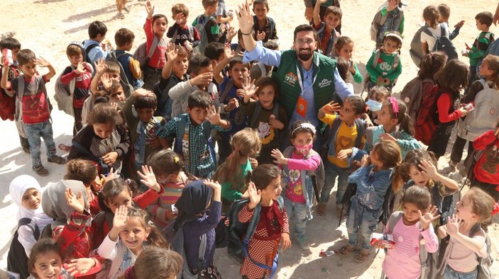 Acıbadem Okulları İyilik Timi, Diyarbakır ve İdlib'e eğitim malzemesi gönderdi