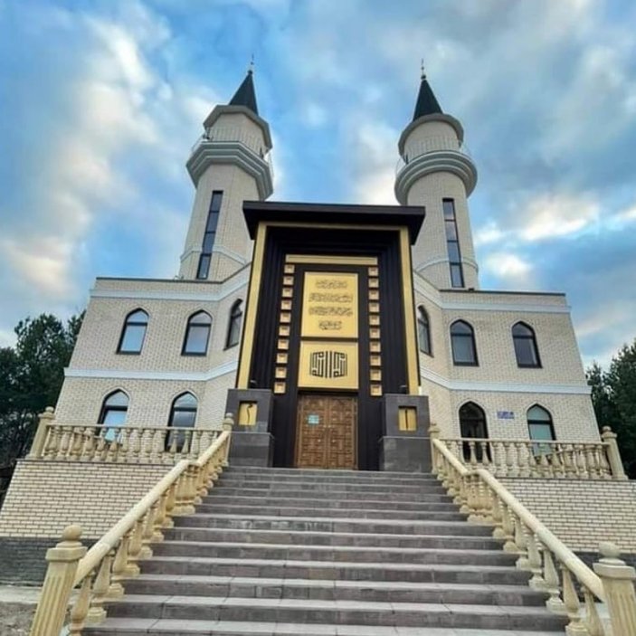Gökdeniz Karadeniz, Kazan'da cami yaptırdı