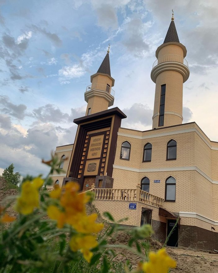 Gökdeniz Karadeniz, Kazan'da cami yaptırdı