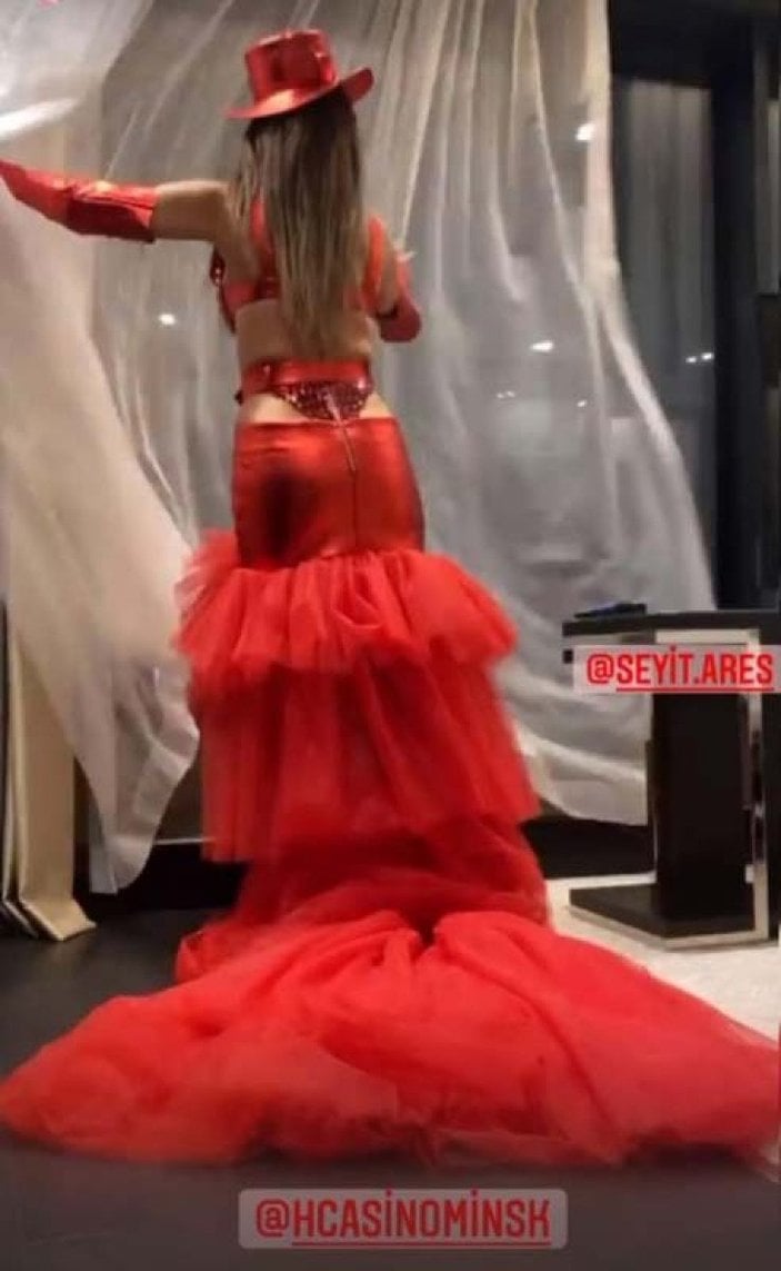 Sosyal medyayı salladı! Hande Yener tangayı andıran kırmızı kostümüyle olay yarattı