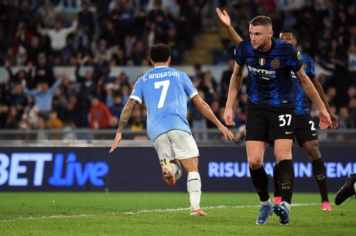 İnter ilk yenilgisini Lazio'ya karşı aldı
