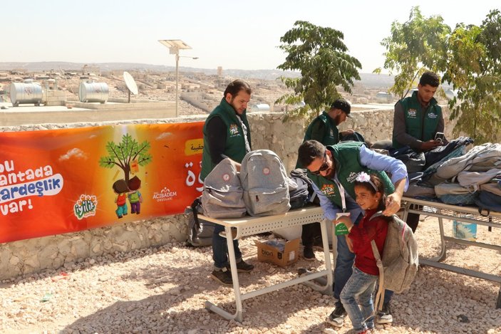 Acıbadem Okulları İyilik Timi, Diyarbakır ve İdlib'e eğitim malzemesi gönderdi