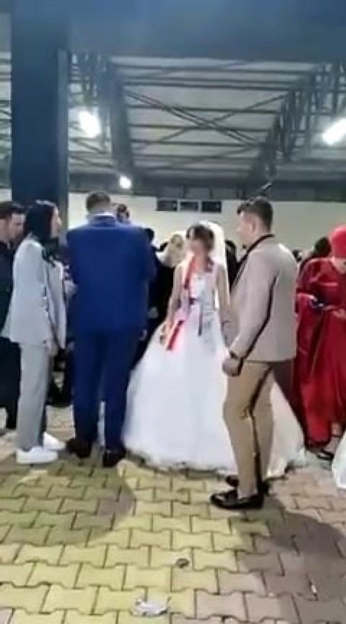 Sakarya’da, düğünde takı töreni sırasında havaya ateş açtılar