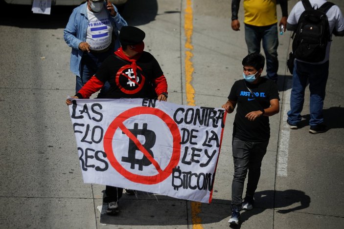 El Salvador'da Bukele hükümeti protesto edildi