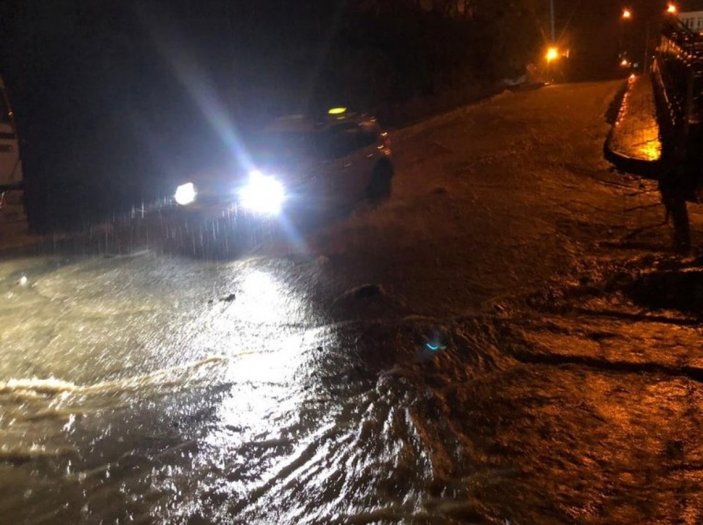 Rize'de şiddetli yağış su baskınlarına neden oldu