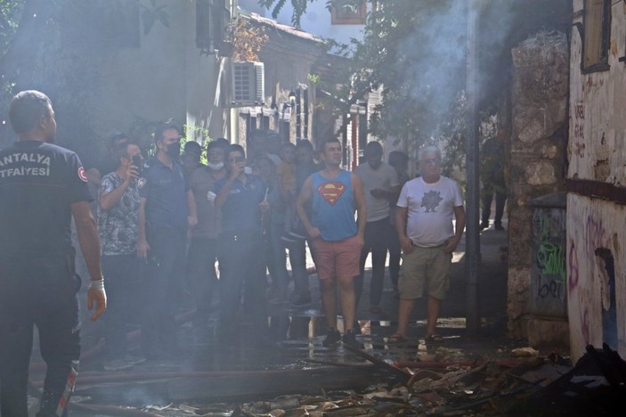 Antalya’da artan metruk bina yangınları muhtarı isyan ettirdi