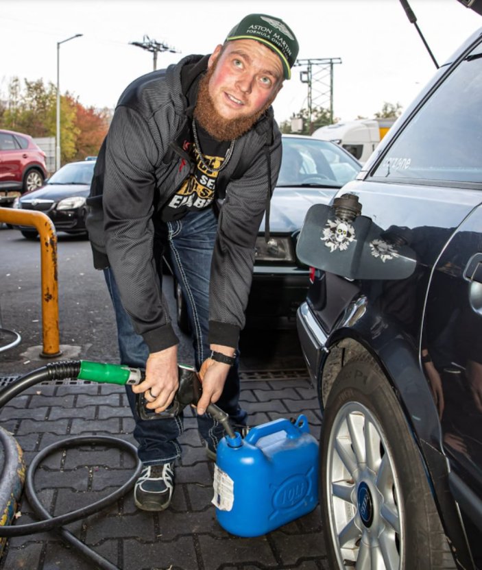 Almanlar depolarını Çekya'da ucuz benzinle dolduruyor