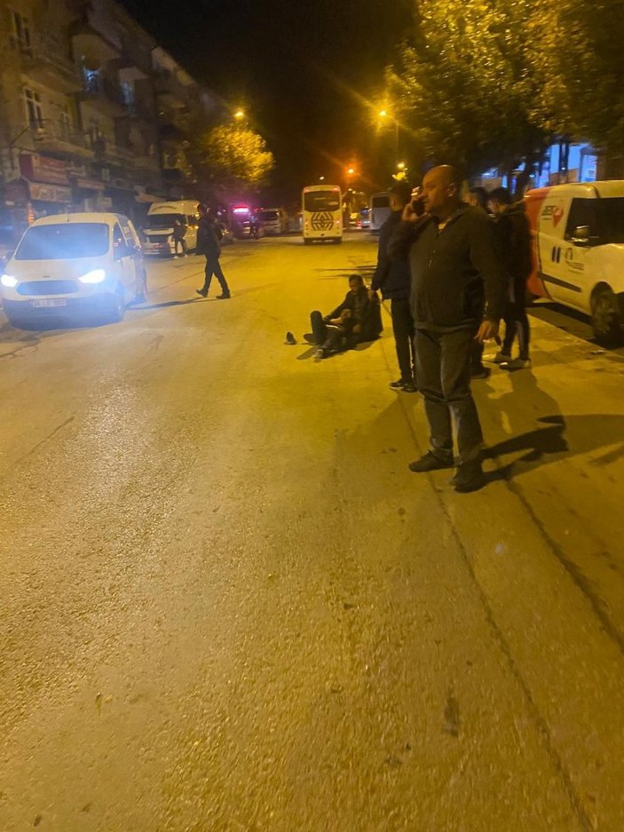 Ankara'da karşıdan karşıya geçtiği sırada otomobil çarptı
