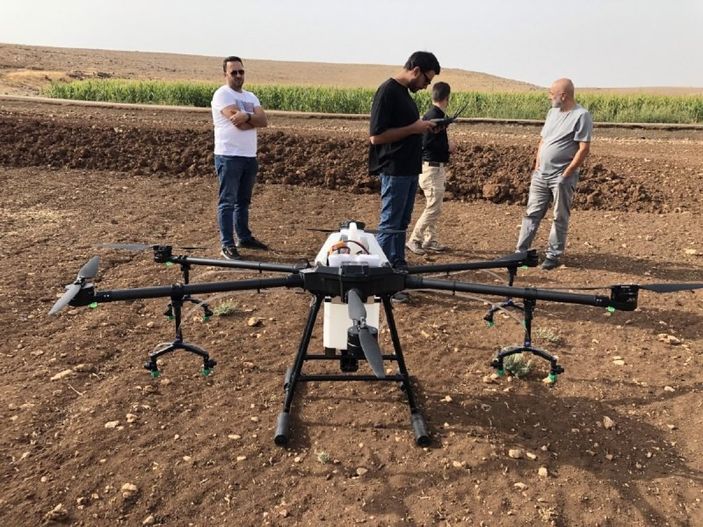 i Mardin’de tarlalar drone ile ilaçlanmaya başladı