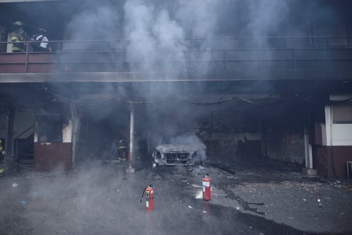 Guatemala'da emekli askerler kongre binasını bastı