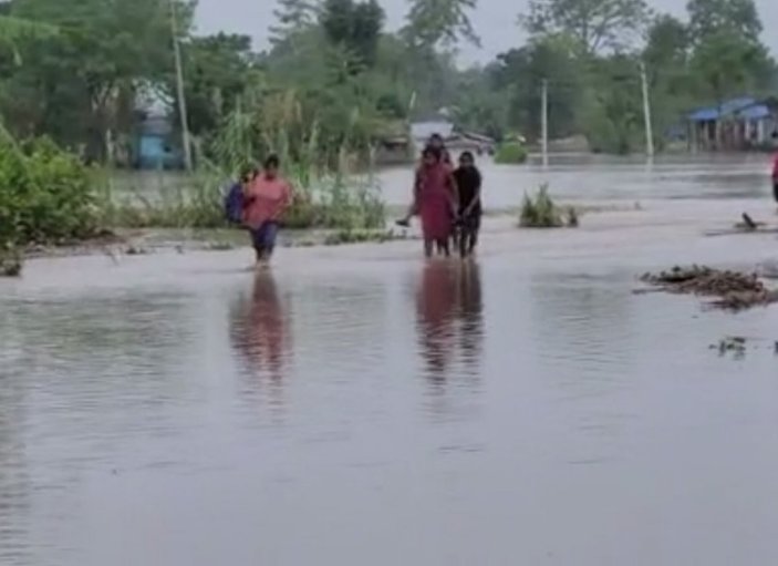 Nepal’i vuran sel ve heyelanda bilanço artıyor