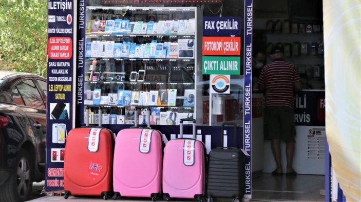 i Antalya'da hırsız, telefon çaldığı dükkanın önünden geçerken yakalandı