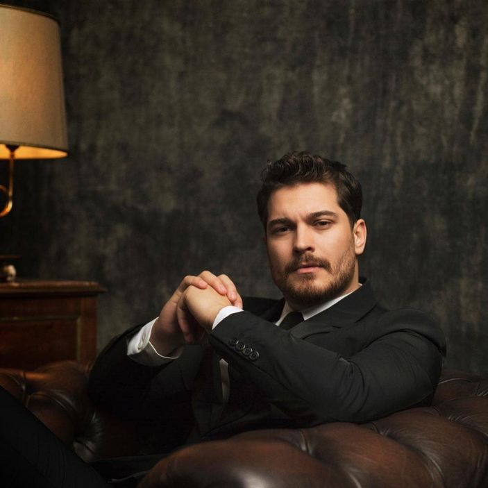 Başrolü eliyle itti! İşte Çağatay Ulusoy'un reddettiği dizi...