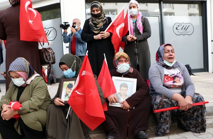 Van’da HDP’liler, ailelerin sesini müzikle bastırmaya çalıştı