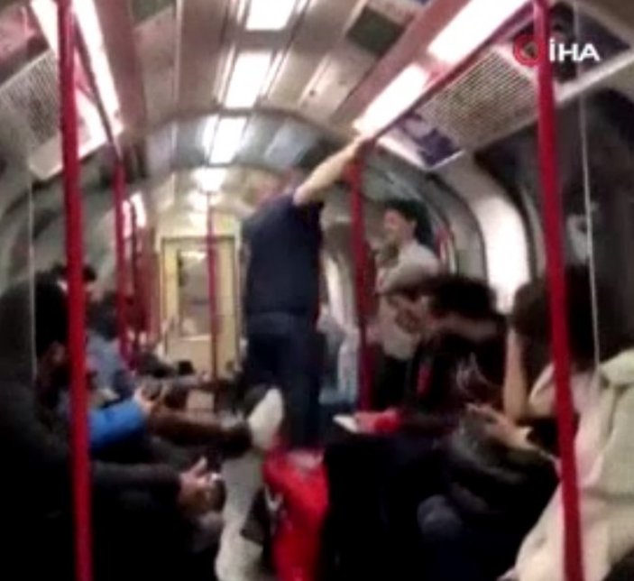 Londra metrosunda bir adam, Asyalı kadına saldırdı