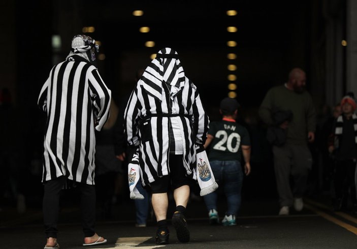 Newcastle United'dan taraftarlarına Arap kıyafetleri uyarısı