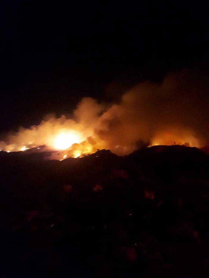 i Antalya'da çıkan yangın, ormanlık alana gelmeden söndürüldü