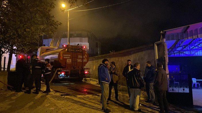 Bursa'da bir evde çıkan yangında mahsur kalan yaşlı vatandaş kurtarıldı