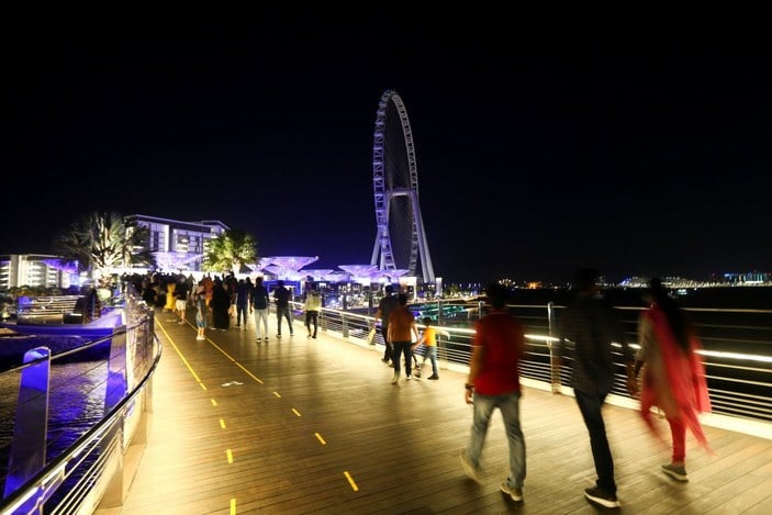 Dubai'de dünyanın en büyük dönme dolabı açıldı