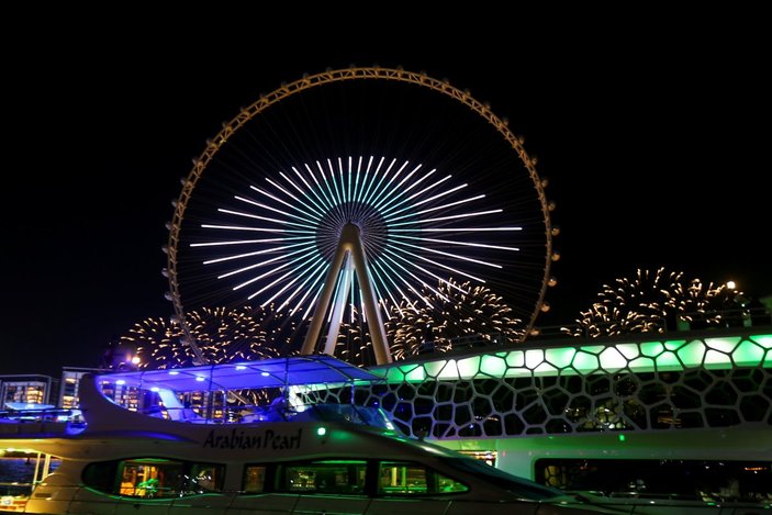 Dubai'de dünyanın en büyük dönme dolabı açıldı