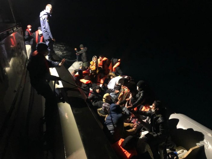 Çanakkale'de 38 düzensiz göçmen kurtarıldı