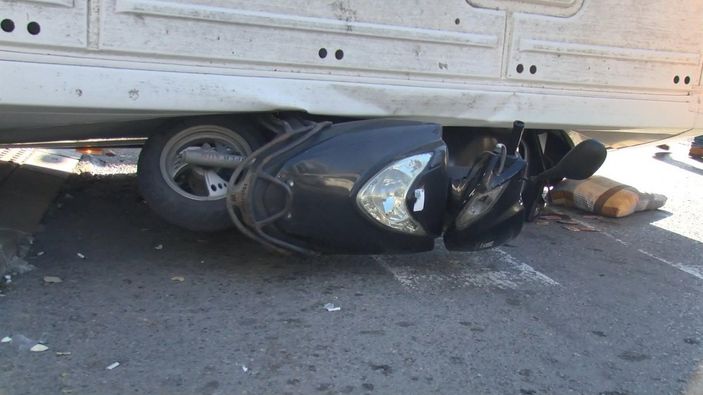 Esenyurt’ta 3 kişinin ezilmekten son anda kurtulduğu kaza