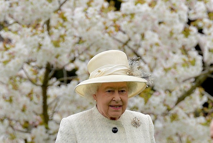Kraliçe 2. Elizabeth, yıllar sonra ilk kez hastanede yattı