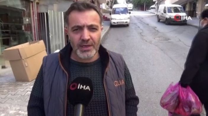 i Sultangazi'de iki kız çocuğu araçların aynalarını kırdı