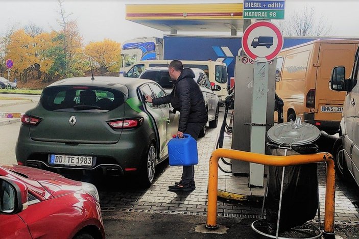 Almanlar, benzin fiyatlarındaki artış nedeniyle Çekya istasyonlarına yöneldi