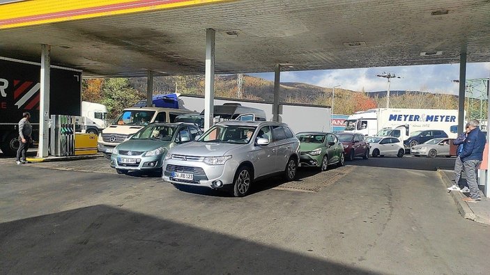 Almanlar, benzin fiyatlarındaki artış nedeniyle Çekya istasyonlarına yöneldi