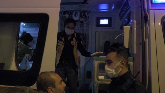 İstanbul'da kaza yaptıktan sonra bayılan kadın hastaneye götürüldü