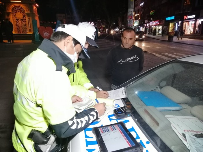 Aksaray'da alkollü sürücü, polise kanuna karşı boynum kıldan ince dedi