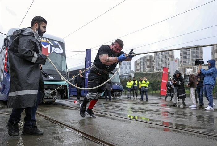Metro İstanbul'da 'Strongman Challenge': 47 tonluk tren çektiler