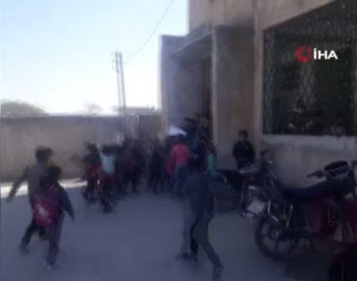 İdlib’teki saldırı sırasında öğrencilerin yaşadığı korku kamerada