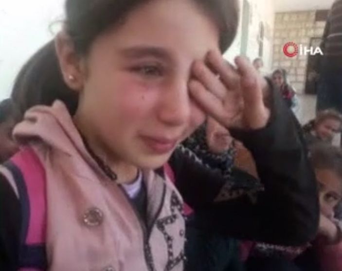 İdlib’teki saldırı sırasında öğrencilerin yaşadığı korku kamerada