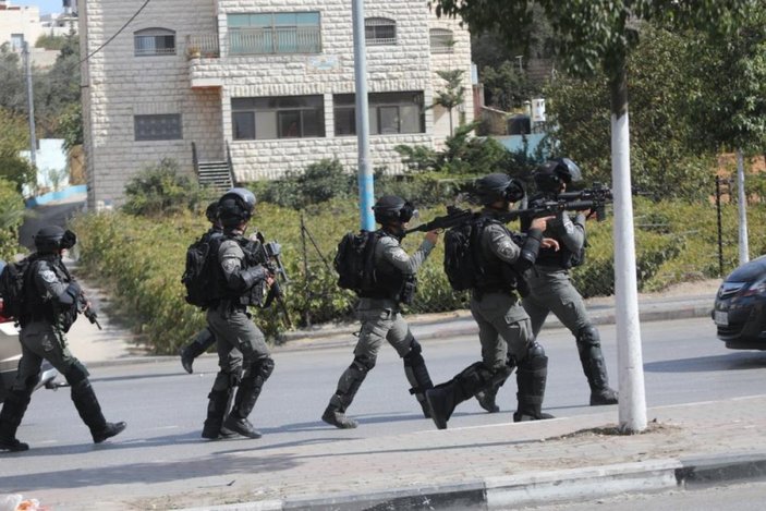 İsrail askeri Filistinlilere gerçek mermi ve gazla müdahale etti