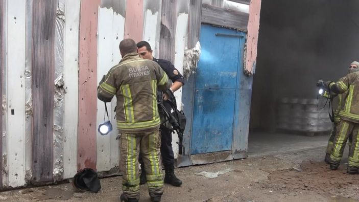 Bursa'da tekstil fabrikası alevlere teslim oldu
