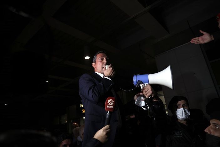 Rasim Ozan Kütahyalı canlı yayına megafonla çıktı