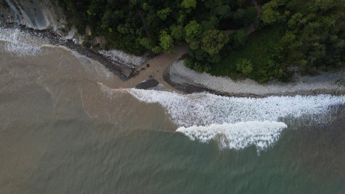 i Kastamonu'da yaşanan sel felaketinin ardından denizde doğal mendirek oluştu