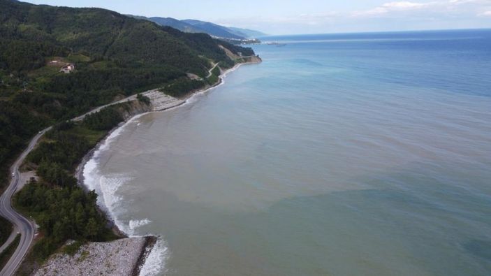 i Kastamonu'da yaşanan sel felaketinin ardından denizde doğal mendirek oluştu