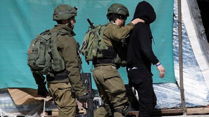 İsrail, ikisi çocuk 13 Filistinliyi gözaltına aldı