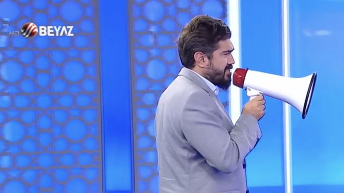 Rasim Ozan Kütahyalı canlı yayına megafonla çıktı